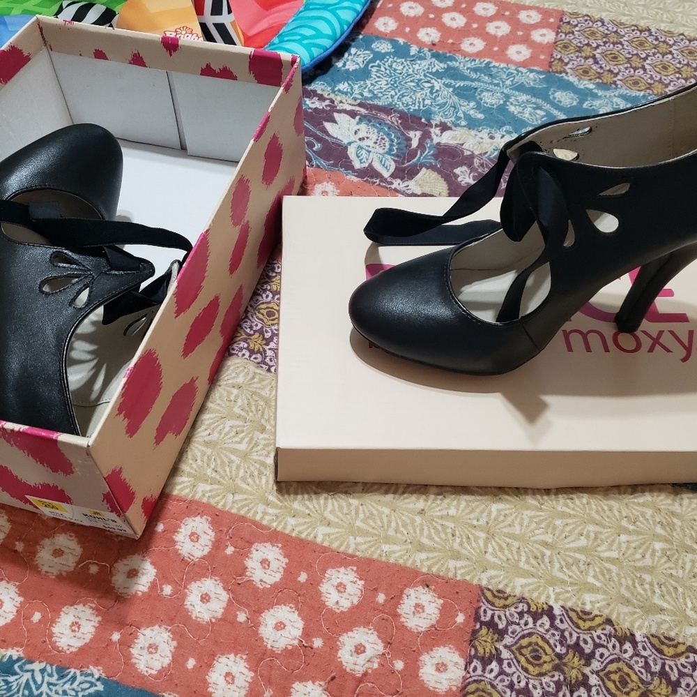 Black dress shoes